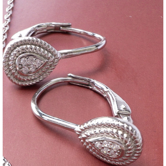 Elegant dråbeformet ørering.